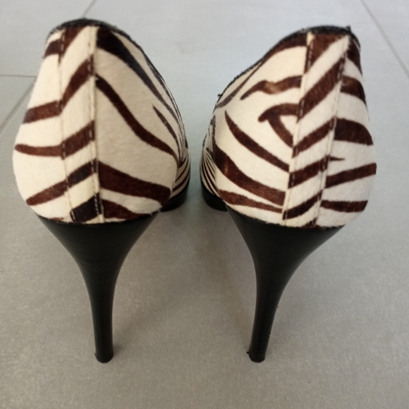 Steve Madden Rummble Calf Hair Zebra Print Heel - Picture 4 of 12